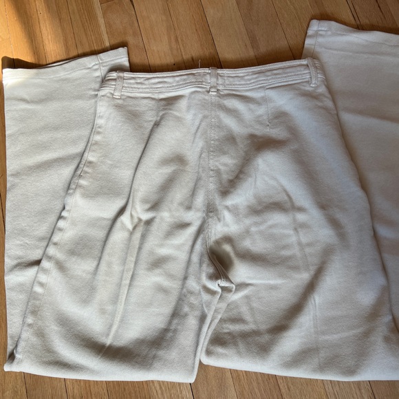 Aritzia Modern Utility Pant in Birch - Picture 6 of 6